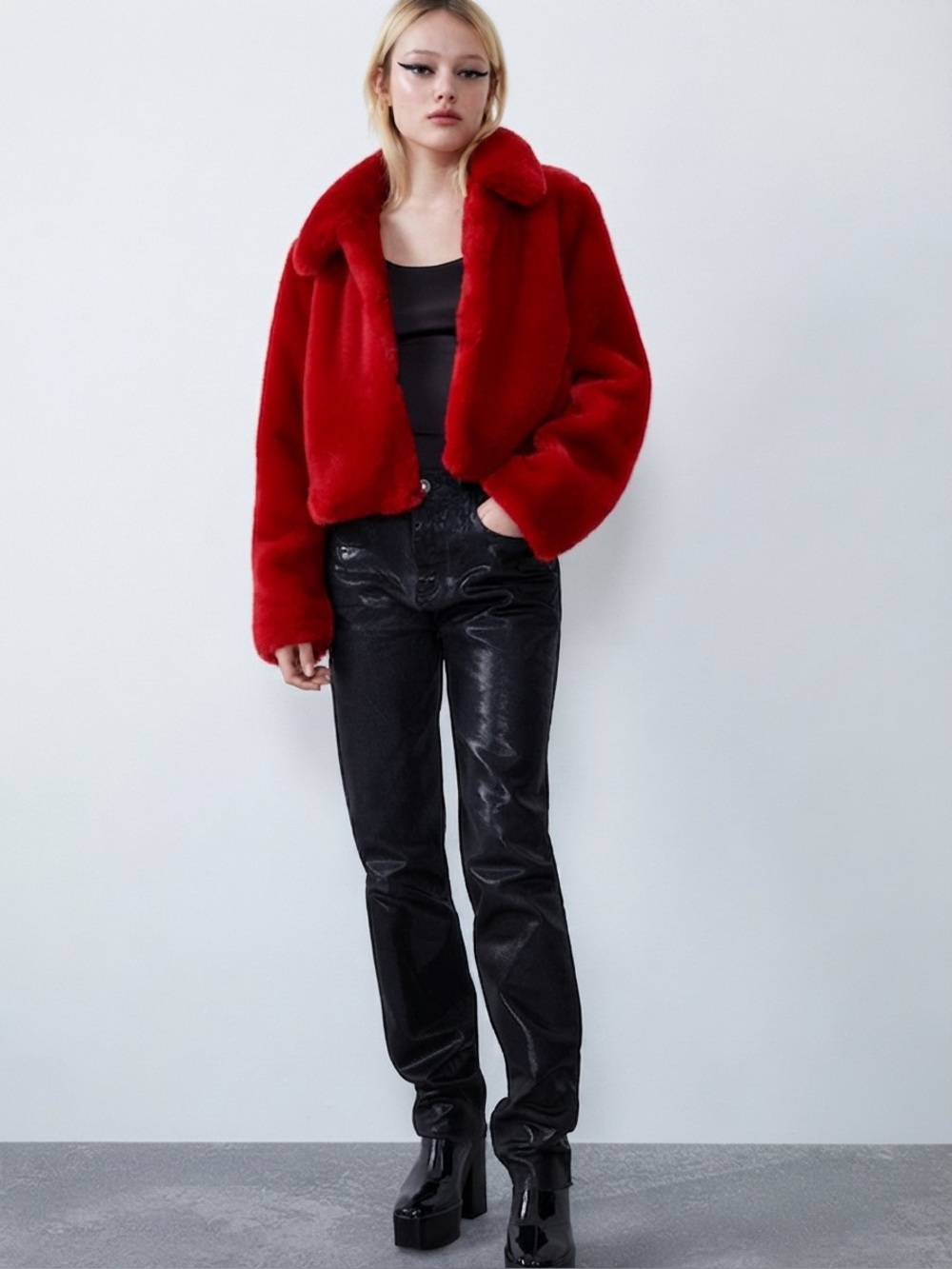 Red faux fur cropped coat - Picture 2 of 11